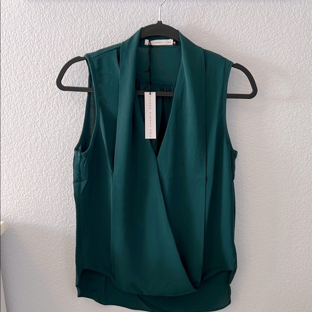 Three Eighty Two Elegant Green Sleeveless Top